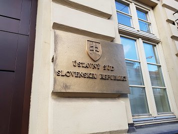 Predmet referenda o skrátení 8. volebného obdobia NRSR nie je súlade s Ústavou SR