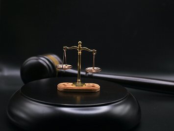 JUDIKATÚRA: Súdny prieskum rozhodnutí správnych orgánov, ktoré sú uvedené ako  nepreskúmateľné v SSP alebo v osobitných predpisoch