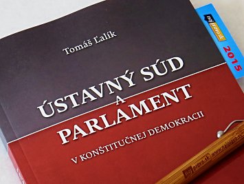 Ústavný súd a parlament v konštitučnej demokracii