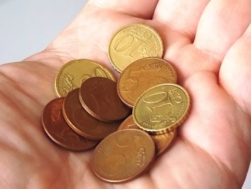 Staré exekúcie by sa mali zastaviť. Kto bude znášať trovy exekúcie?