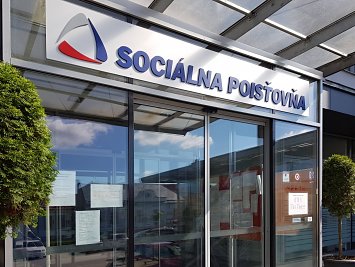 Sociálna poisťovňa radí: Ako postupovať pri ochorení alebo úraze v zahraničí, aby ste dostali nemocenskú