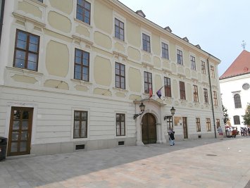 Predsedníčka súdnej rady vyhlasuje voľby kandidáta na sudcu Súdneho dvora EÚ