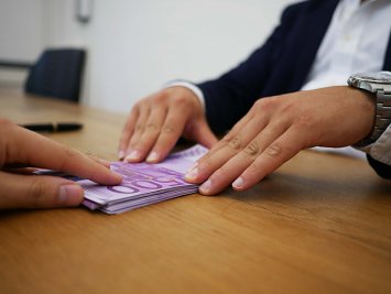JUDIKATÚRA: Náležitosti zmluvy o úvere (RPMN a dĺžka trvania zmluvy)